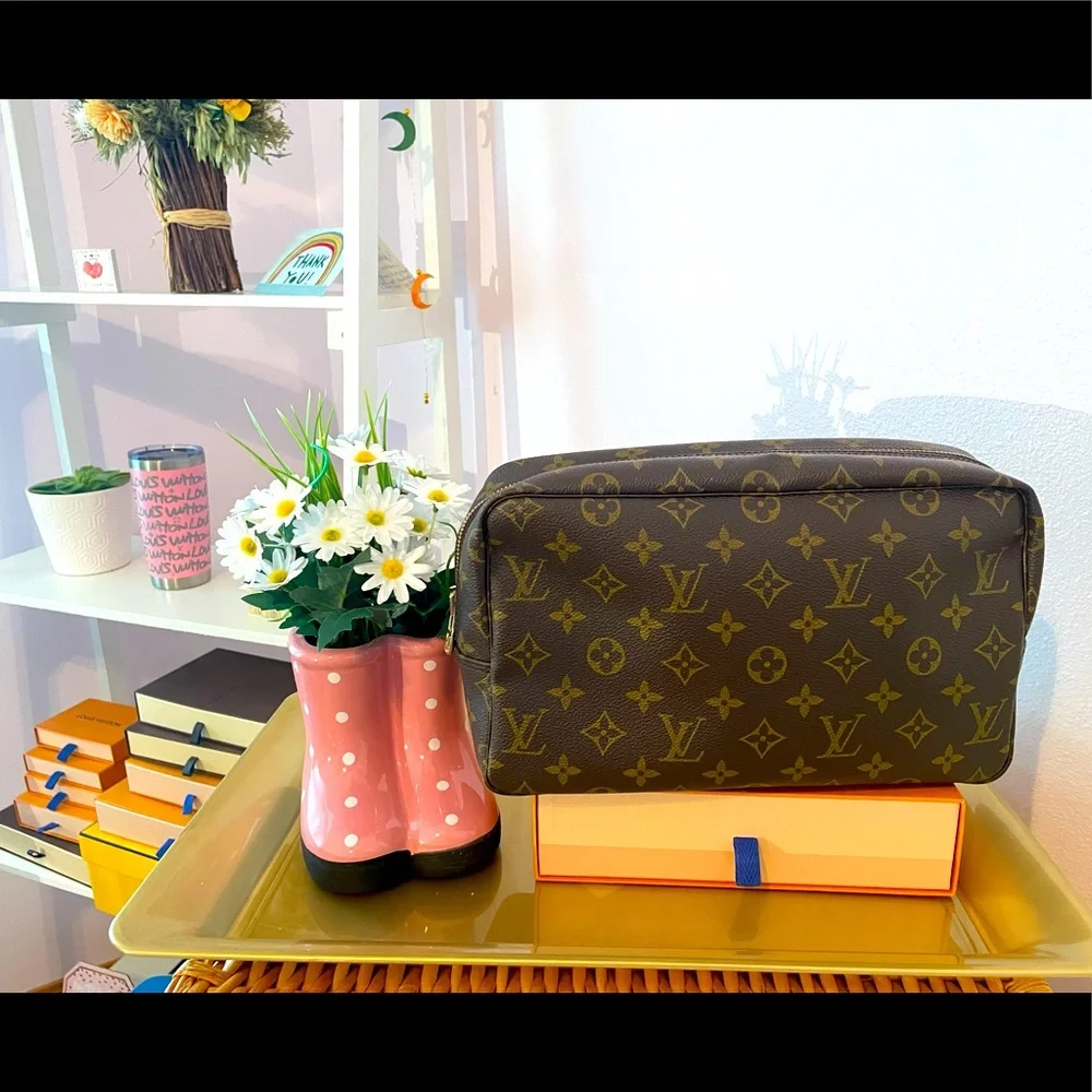 ❌SOLD❌Authentic Louis Vuitton Trousse 28 - Picture 1 of 16